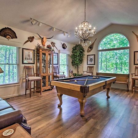 Eclectic Cabin With Hot Tub 1 Mi To Ober Гетлинбург Екстериор снимка