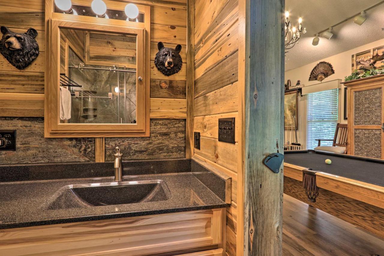 Eclectic Cabin With Hot Tub 1 Mi To Ober Гетлинбург Екстериор снимка