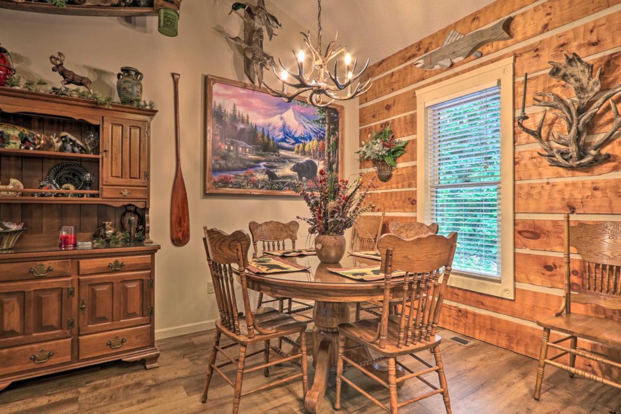 Eclectic Cabin With Hot Tub 1 Mi To Ober Гетлинбург Екстериор снимка