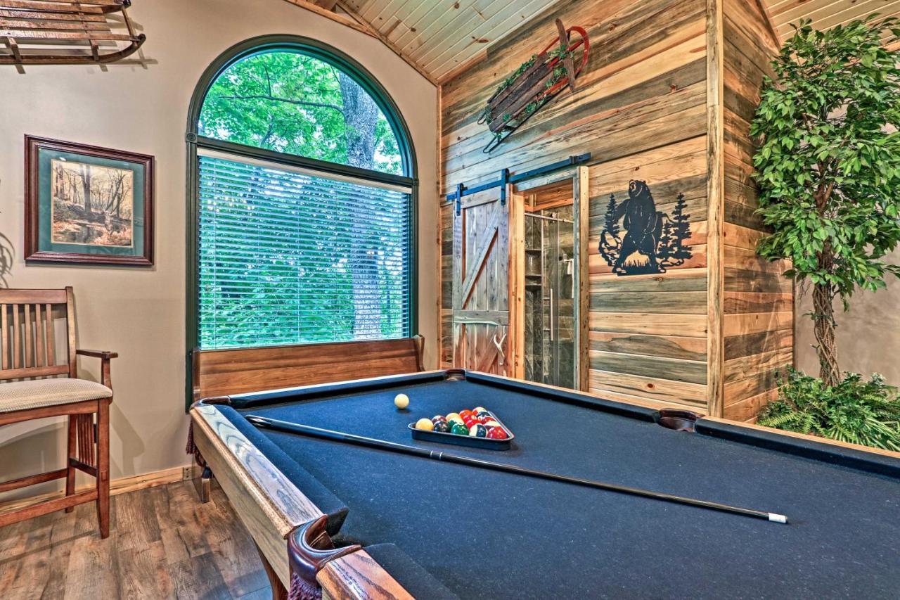 Eclectic Cabin With Hot Tub 1 Mi To Ober Гетлинбург Екстериор снимка