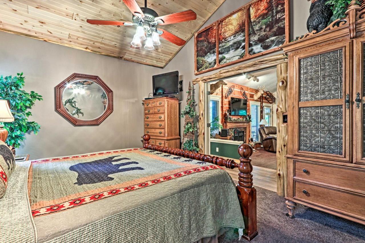 Eclectic Cabin With Hot Tub 1 Mi To Ober Гетлинбург Екстериор снимка