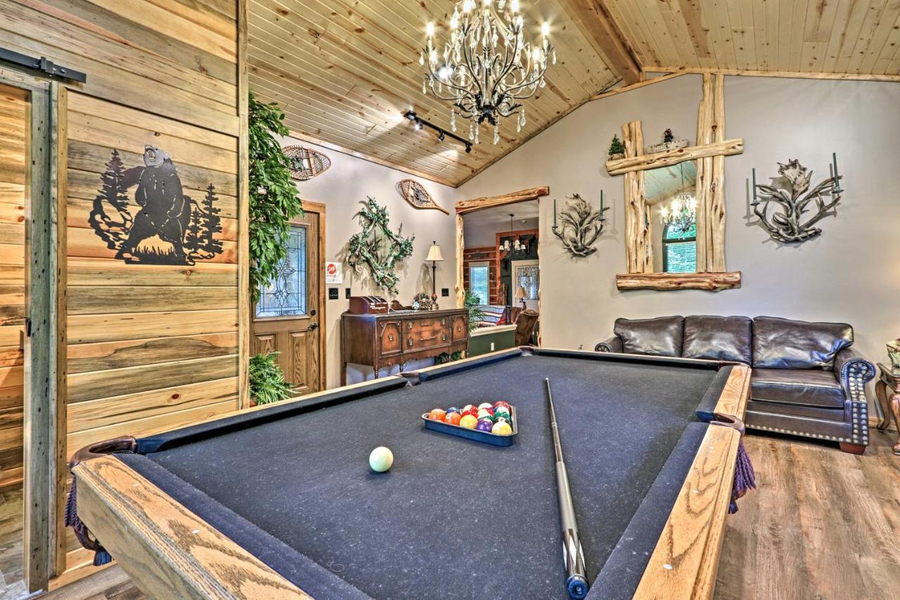 Eclectic Cabin With Hot Tub 1 Mi To Ober Гетлинбург Екстериор снимка