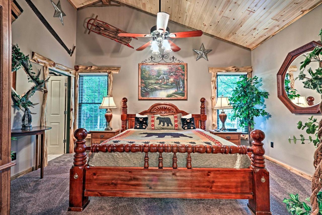 Eclectic Cabin With Hot Tub 1 Mi To Ober Гетлинбург Екстериор снимка