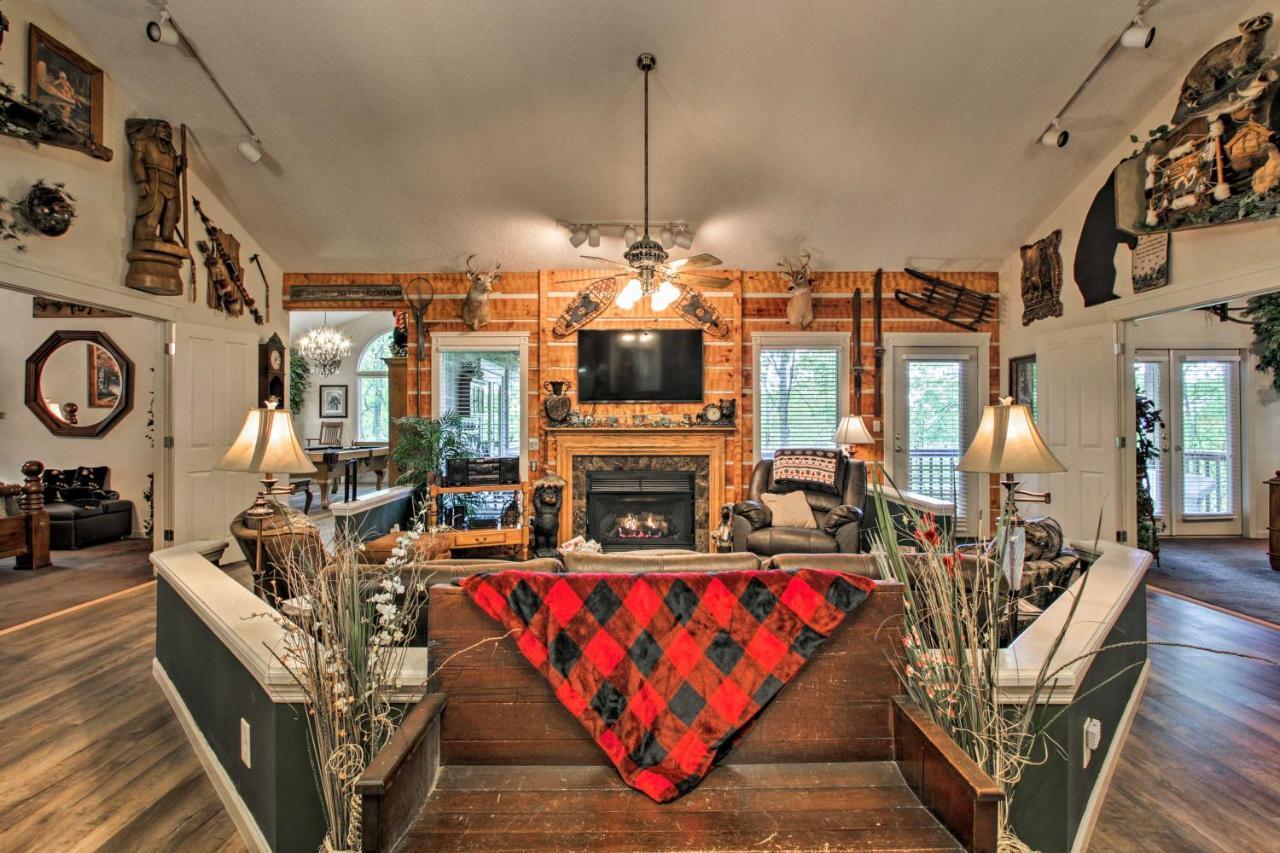 Eclectic Cabin With Hot Tub 1 Mi To Ober Гетлинбург Екстериор снимка