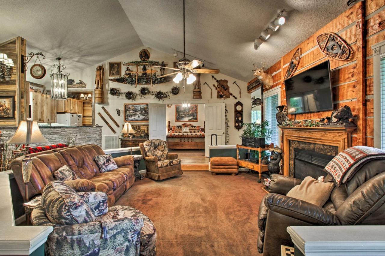 Eclectic Cabin With Hot Tub 1 Mi To Ober Гетлинбург Екстериор снимка