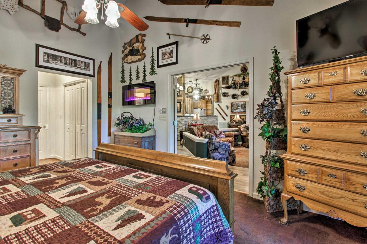 Eclectic Cabin With Hot Tub 1 Mi To Ober Гетлинбург Екстериор снимка