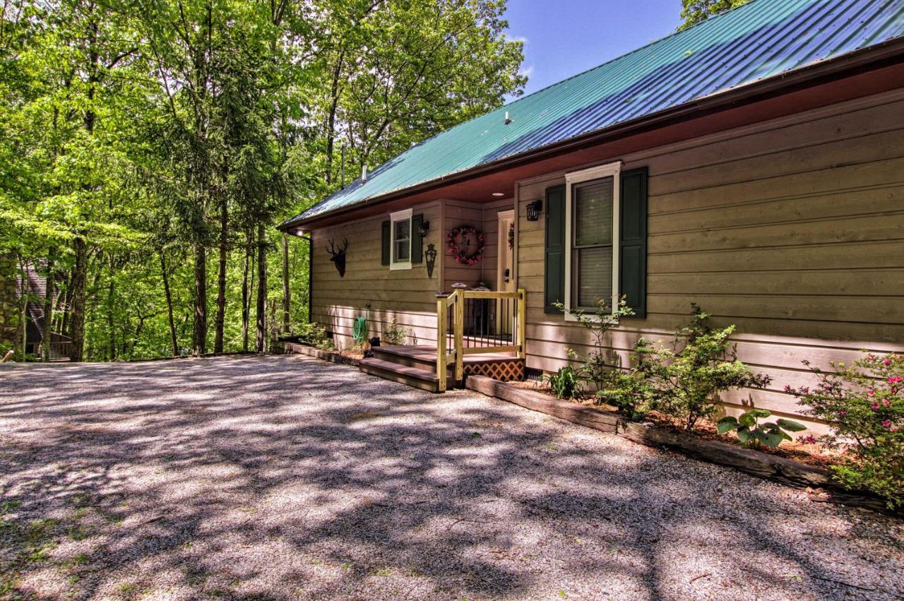 Eclectic Cabin With Hot Tub 1 Mi To Ober Гетлинбург Екстериор снимка
